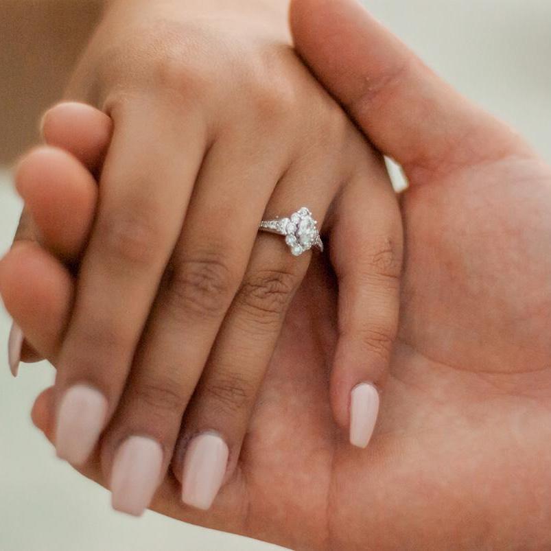 "...Hermosa invasión de tu amor 
Hoy tu mundo y el mió son el mismo..."