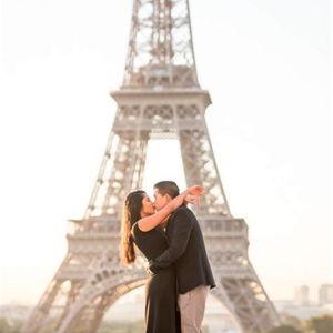 Paris: Private Photoshoot at the Eiffel Tower