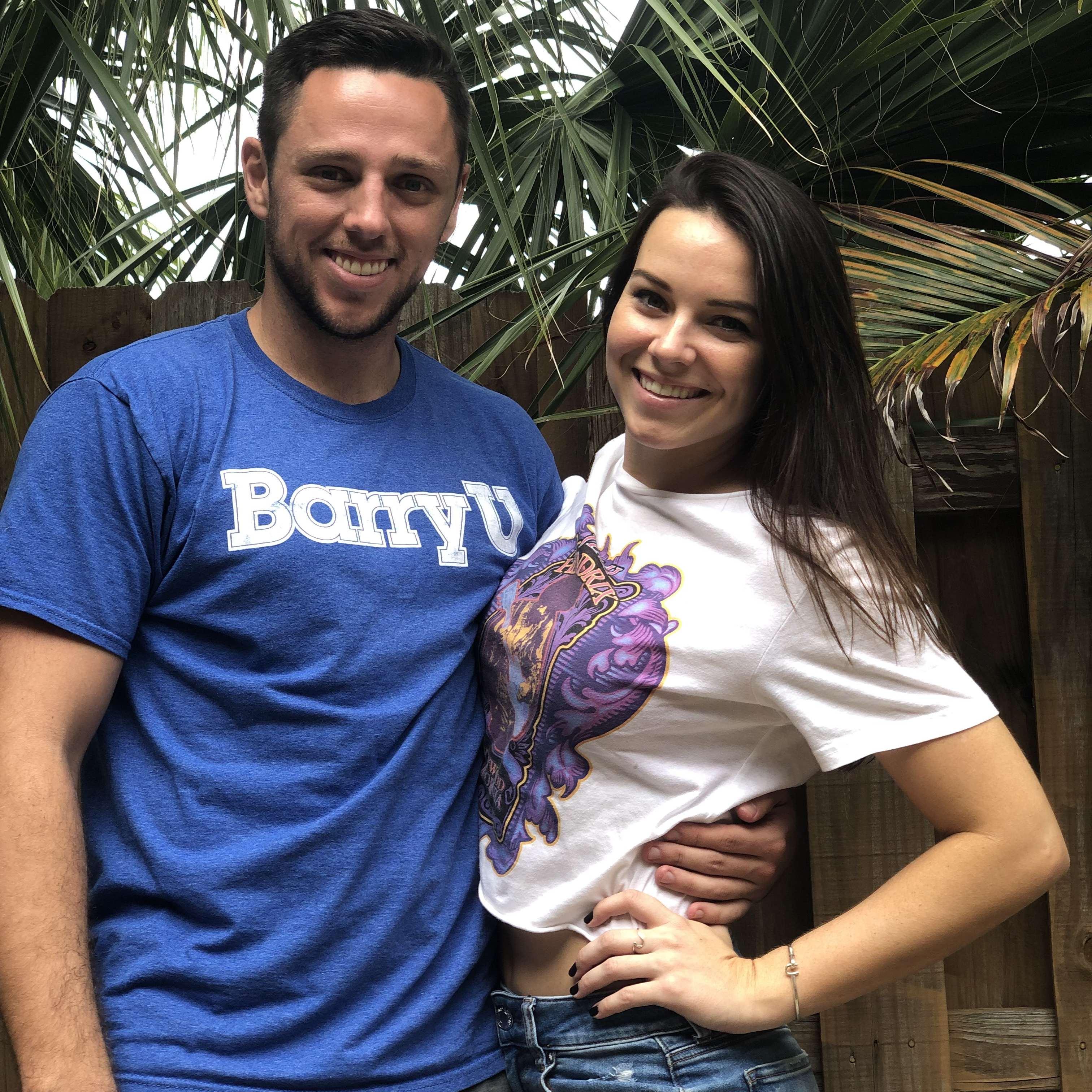Lindsay traveled to Jupiter for David's annual Friendsgiving party. 
This photo is from her first Friendsgiving and the first time she met the Jupiter squad.
