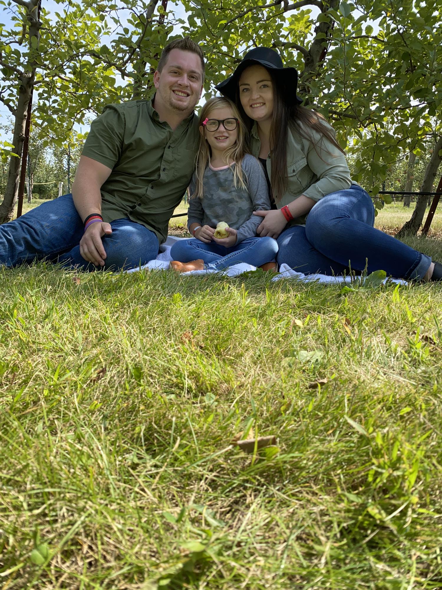 Another DIY picture session apple picking at Jonamac Orchard