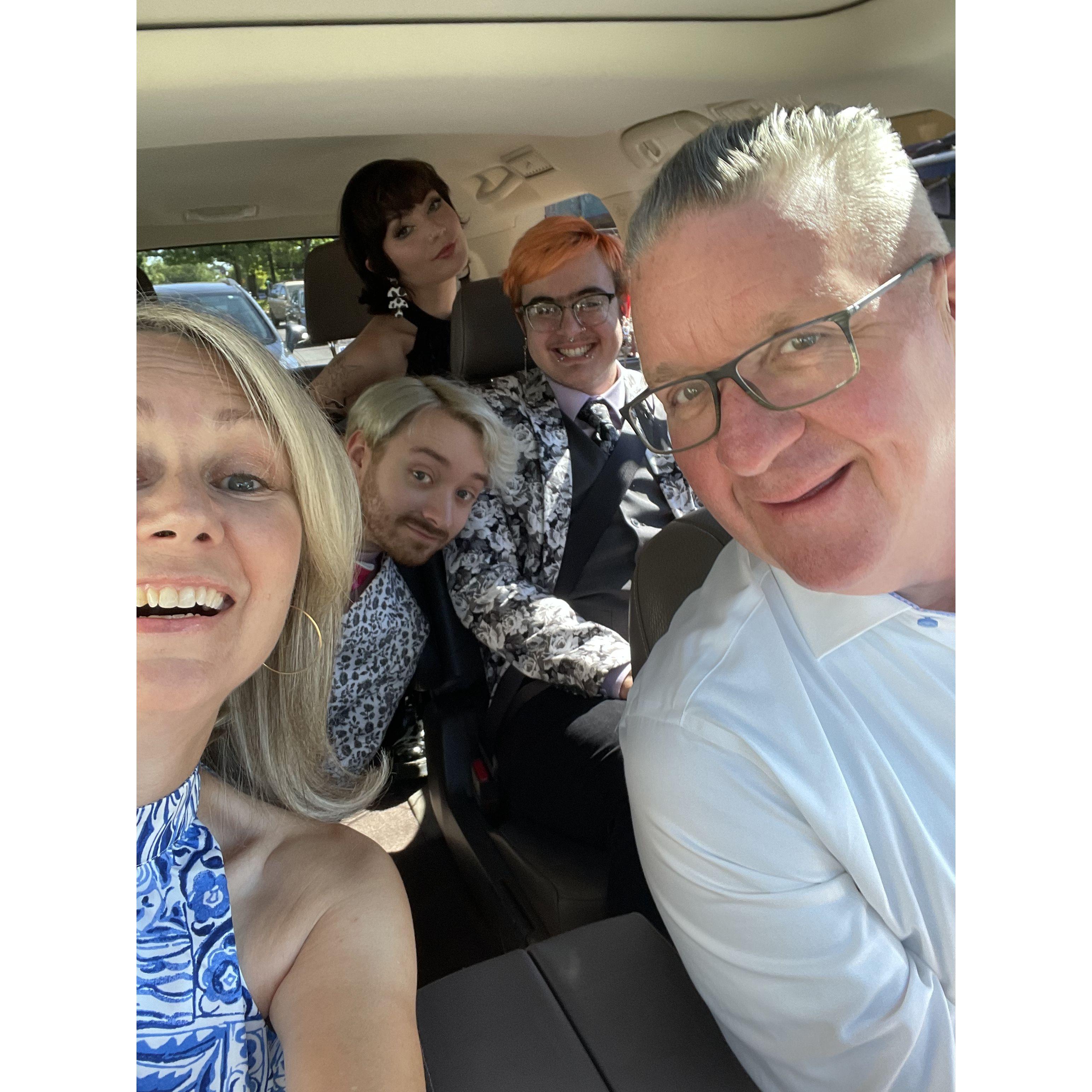 Off to Stephanie's and Nolan's wedding in Portland, OR with the Damon gang in tow!