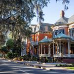 Stroll Through Savannah Historic District