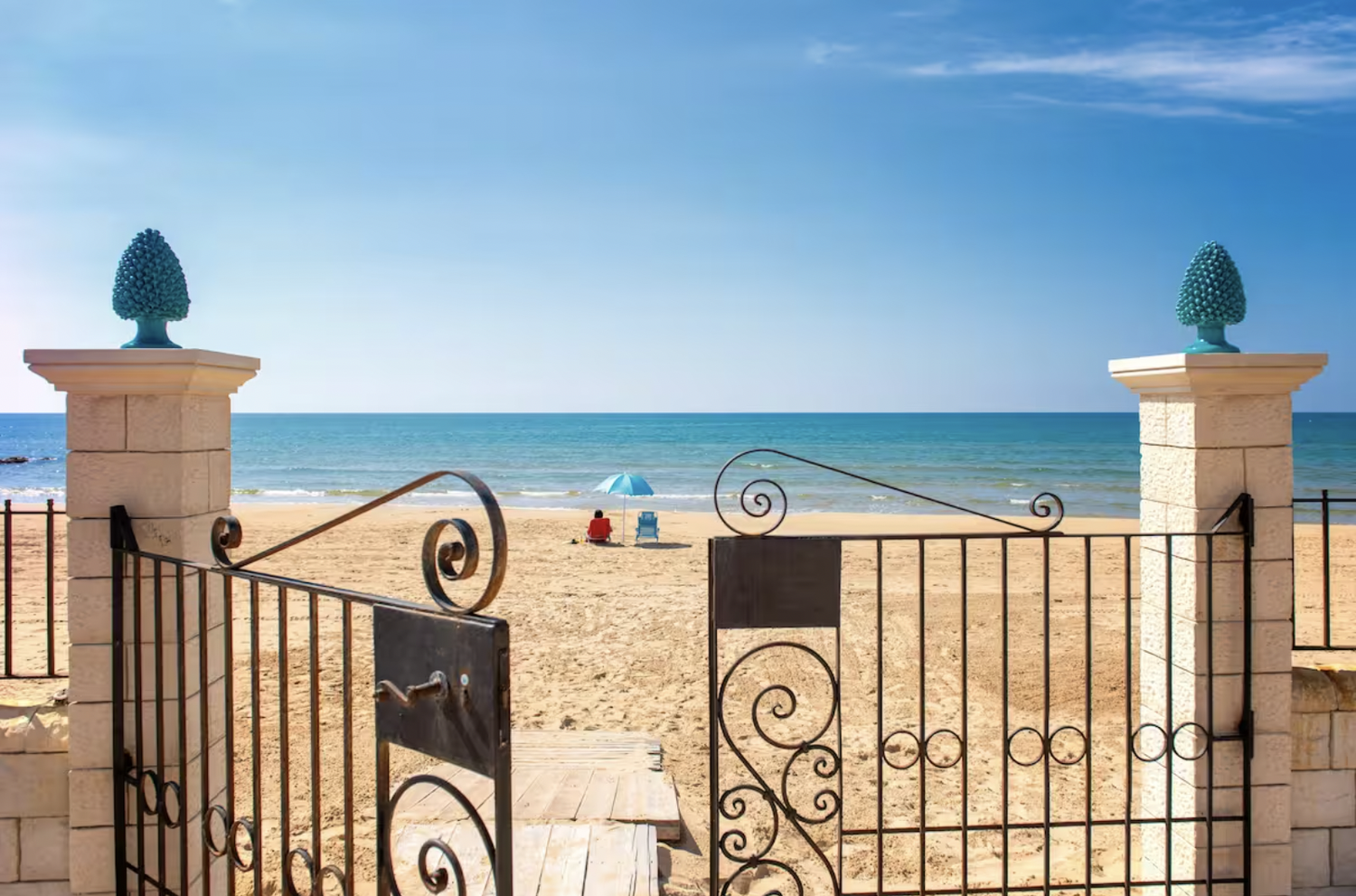 The Wedding Website of Good times and Sun, Sea
