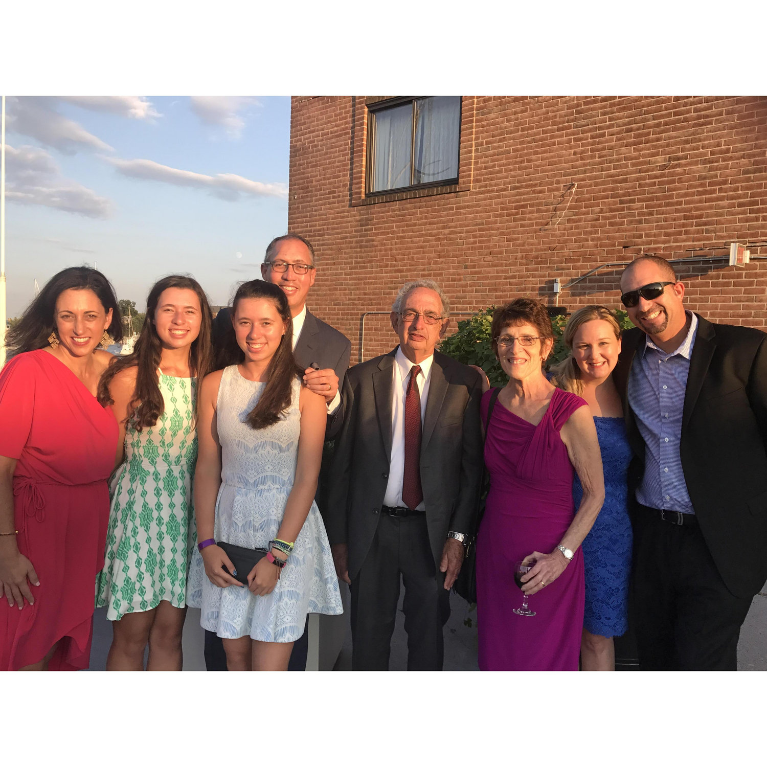 Geoff's immediate family, and Jenny's soon to be in-laws. Jenny met Goeff's sister, Nicke, her husband, Vince, and Mila and Sophie for the first time in Annapolis for a wedding ❤️