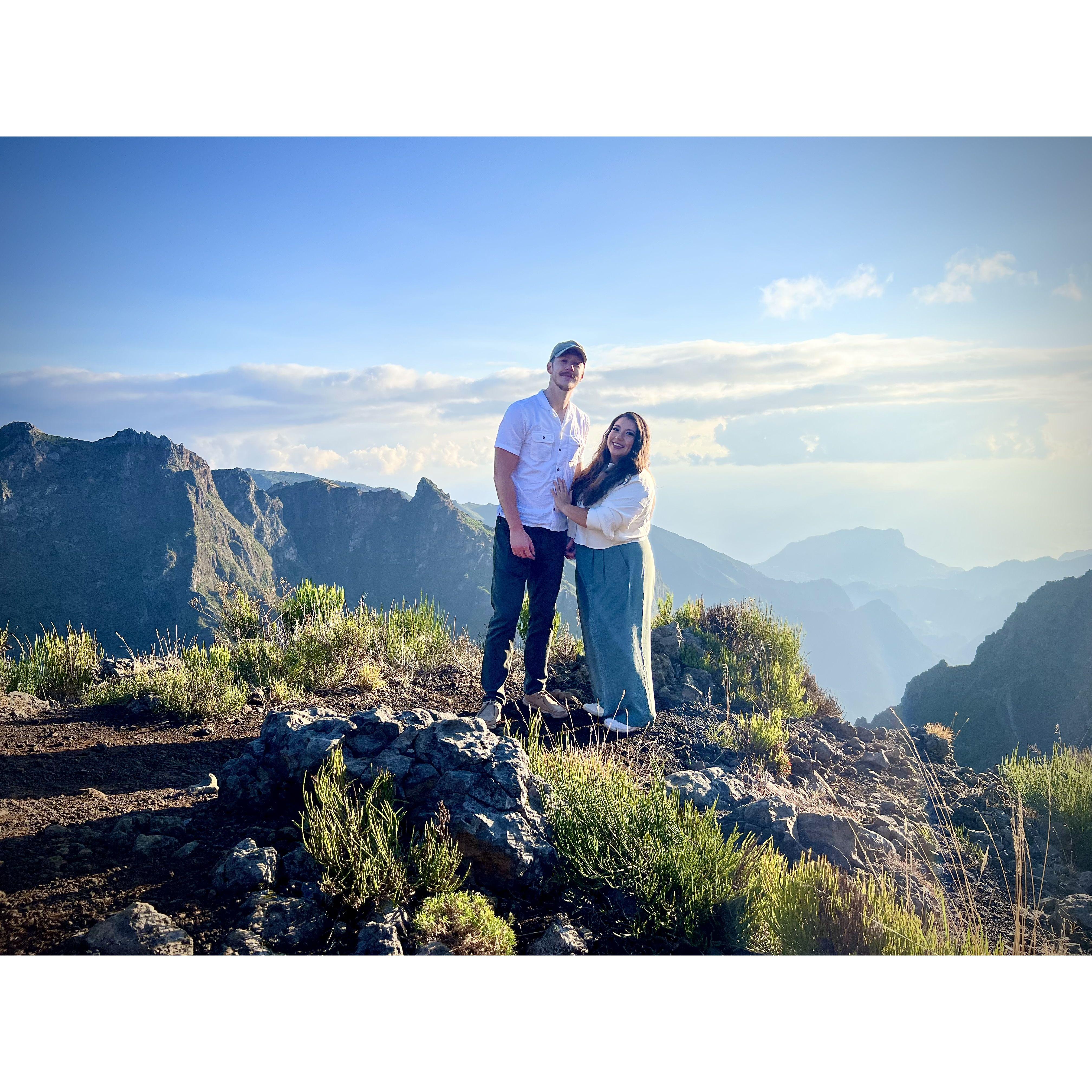 Surprise sunrise engagement on the highest peak of Madeira 09/10/23