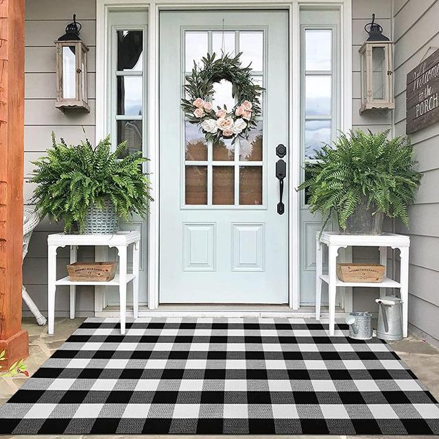 iOhouze Cotton Buffalo Plaid Check Rug 4x6 Outdoor Doormat Washable Woven Front Porch Decor Outdoor Indoor Welcome Mats for Front Door/Farmhouse/Entryway/Home Entrance Black and White Outdoor Rug