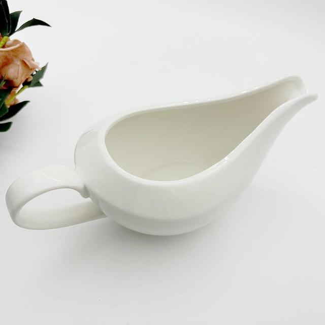TripDock 1 Pack Porcelain Gravy Boat, 18 oz Easy Pour White Gravy Boat for Salad Dressings, Milk,Broth, Creamer Microwave & Dishwasher Safe