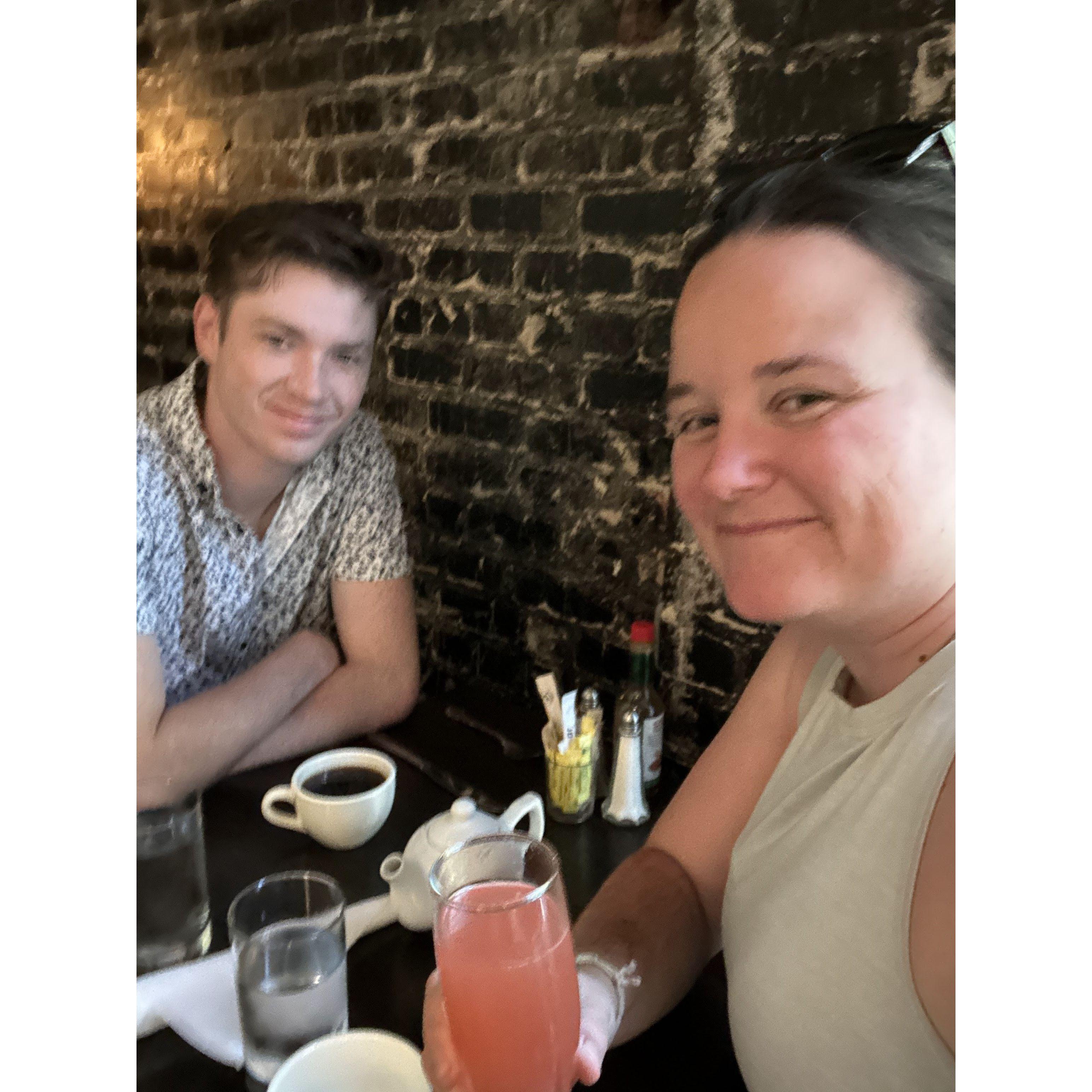 After picking Gabi up from the Richmond Airport, Bryton surprised her with a trip to Hotel Greene, an upscale indoor mini-golf and brunch spot.