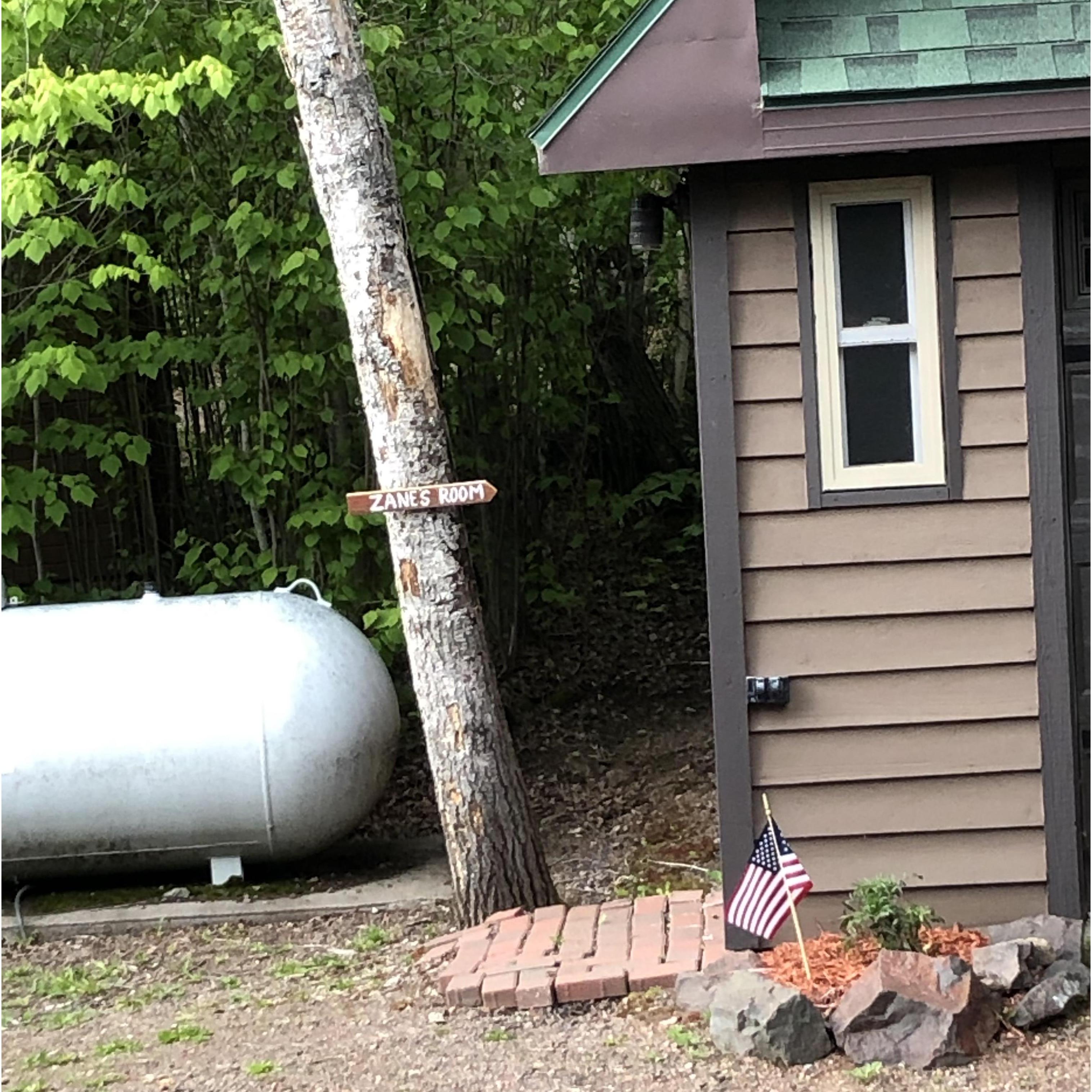 Zane joined Bailey's family up north and visited Iowa and Minnesota for the first time! When the family arrived at their cabin in MN, they were greeted to this sign pointing to the outhouse!