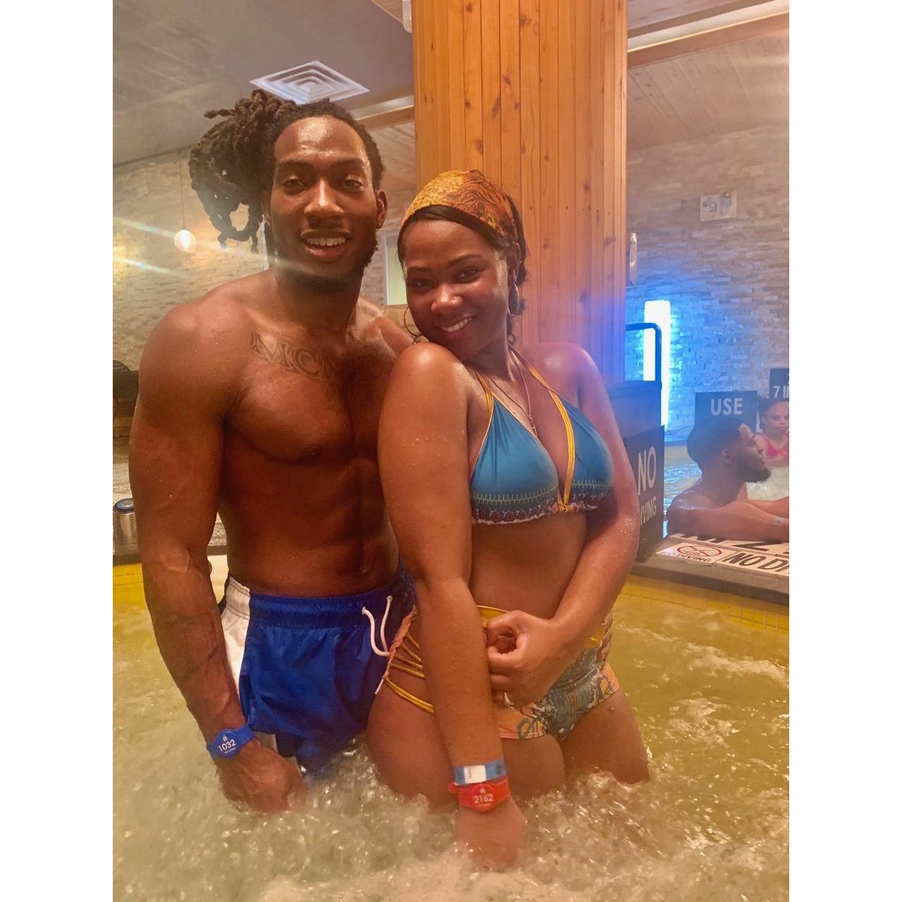 👸🏾🤴🏾
