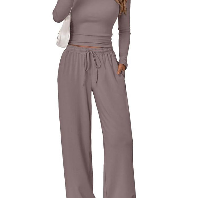 Trendy Queen Women's 2 Piece Matching Lounge Set Long Sleeve Slightly Crop Top Wide Leg Pants Casual Sweatsuit