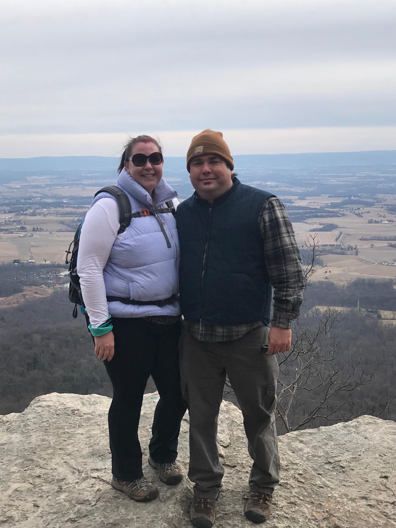 A chilly winter hike to Flat Rock vista.