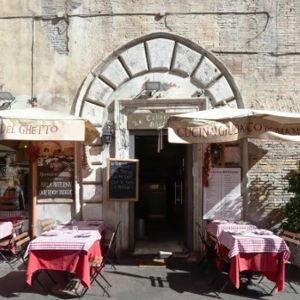 A casual lunch in Italy