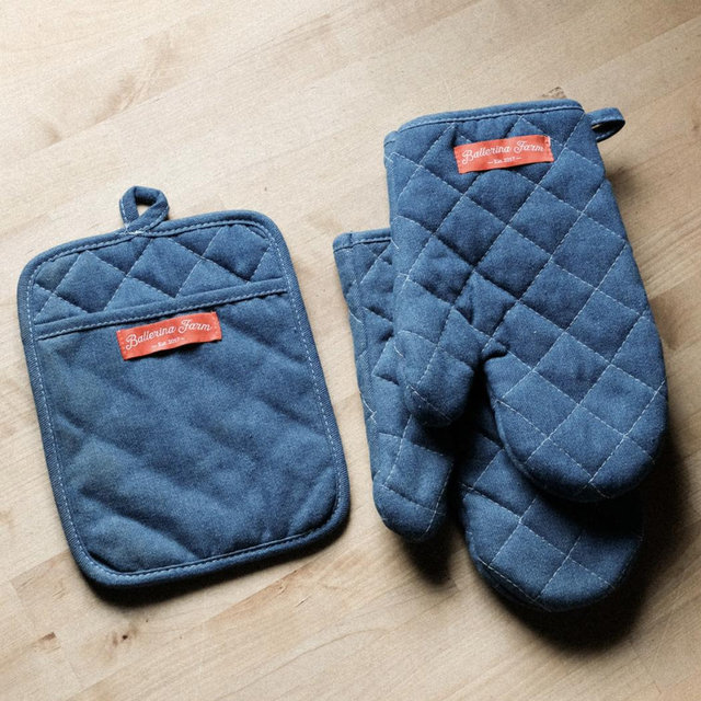 Oven Mitts & Potholder Set