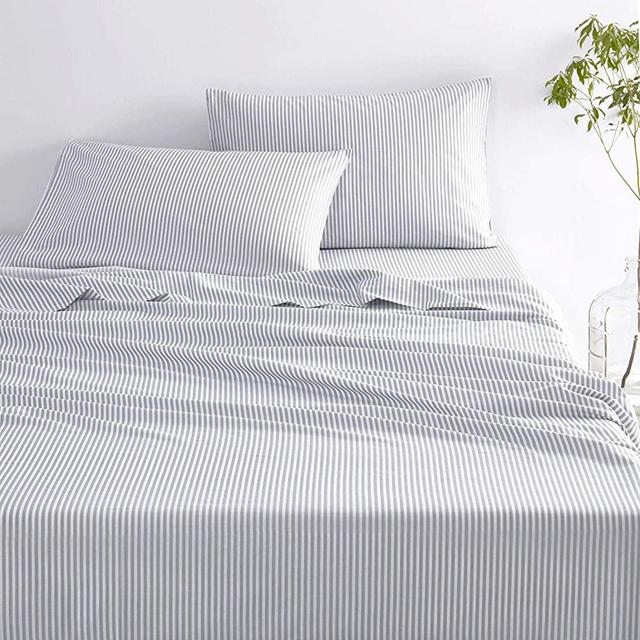 Wake In Cloud - Striped Sheet Set, 100% Cotton Bedding, Grey Vertical Ticking Stripes Pattern Printed on White (4pcs, King Size)