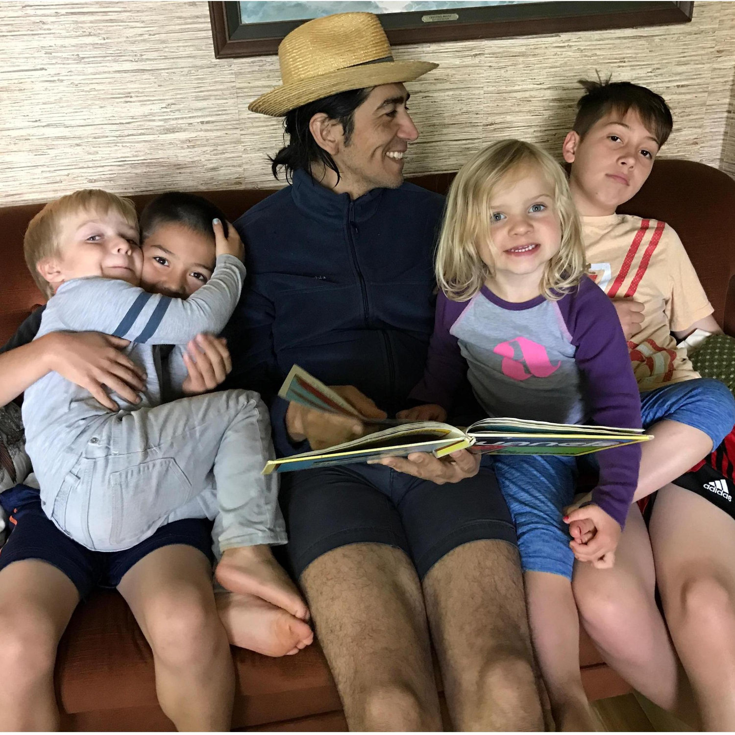 Oriel with Benicio, Anson and our nephew/sobrino (Fitz) and niece/sobrina (Auggie).