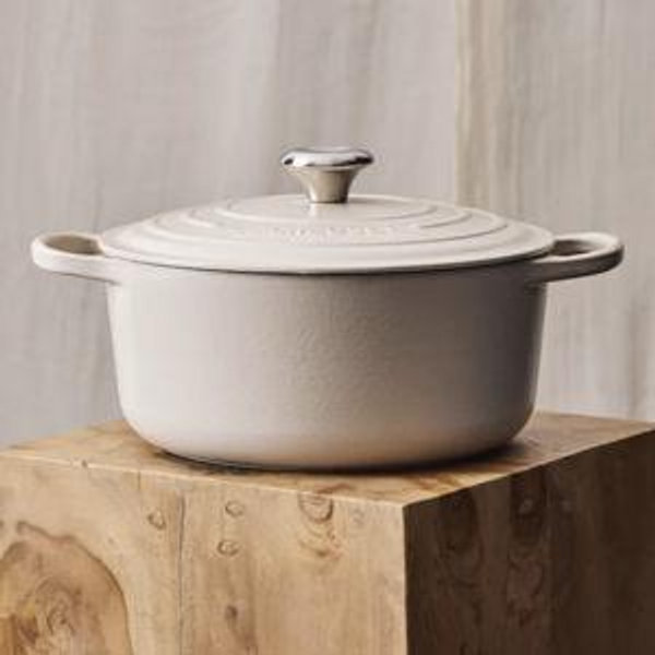 Signature Round Dutch Oven | Brioche