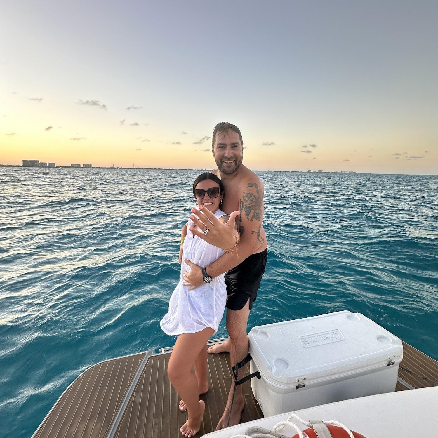 He proposed on what most people would call a yacht… though Roslyn insists it was just a boat. 🤣😘