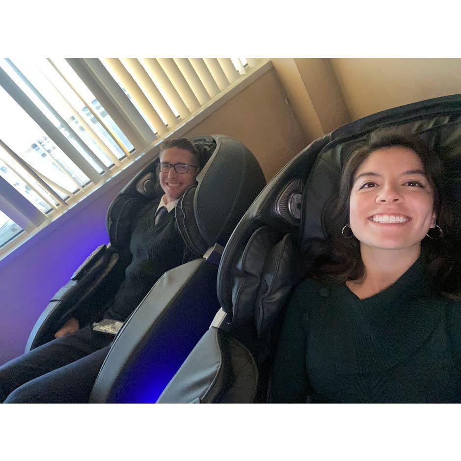 Trav stopped by the Dallas FBO again - they had comfy massage chairs and it was too cold to go outside (December 2022)