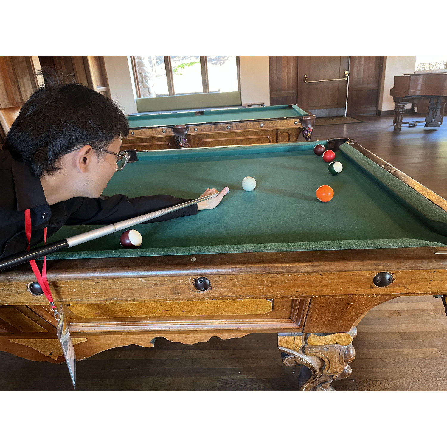 Bing firstly played the billiards with Tutu before leaving!