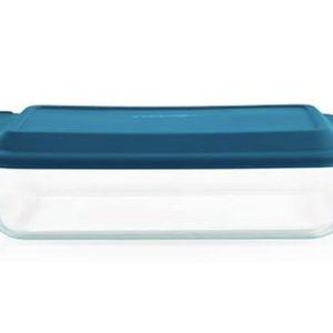 Pyrex Deep 9x13-Inch Glass Baking Dish with Lid, Deep Casserole Dish, Glass Food Container, Oven, Freezer and Microwave Safe, Clear Container