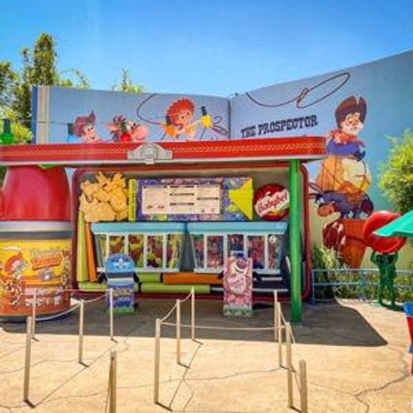 Meal at Woody's Lunch Box