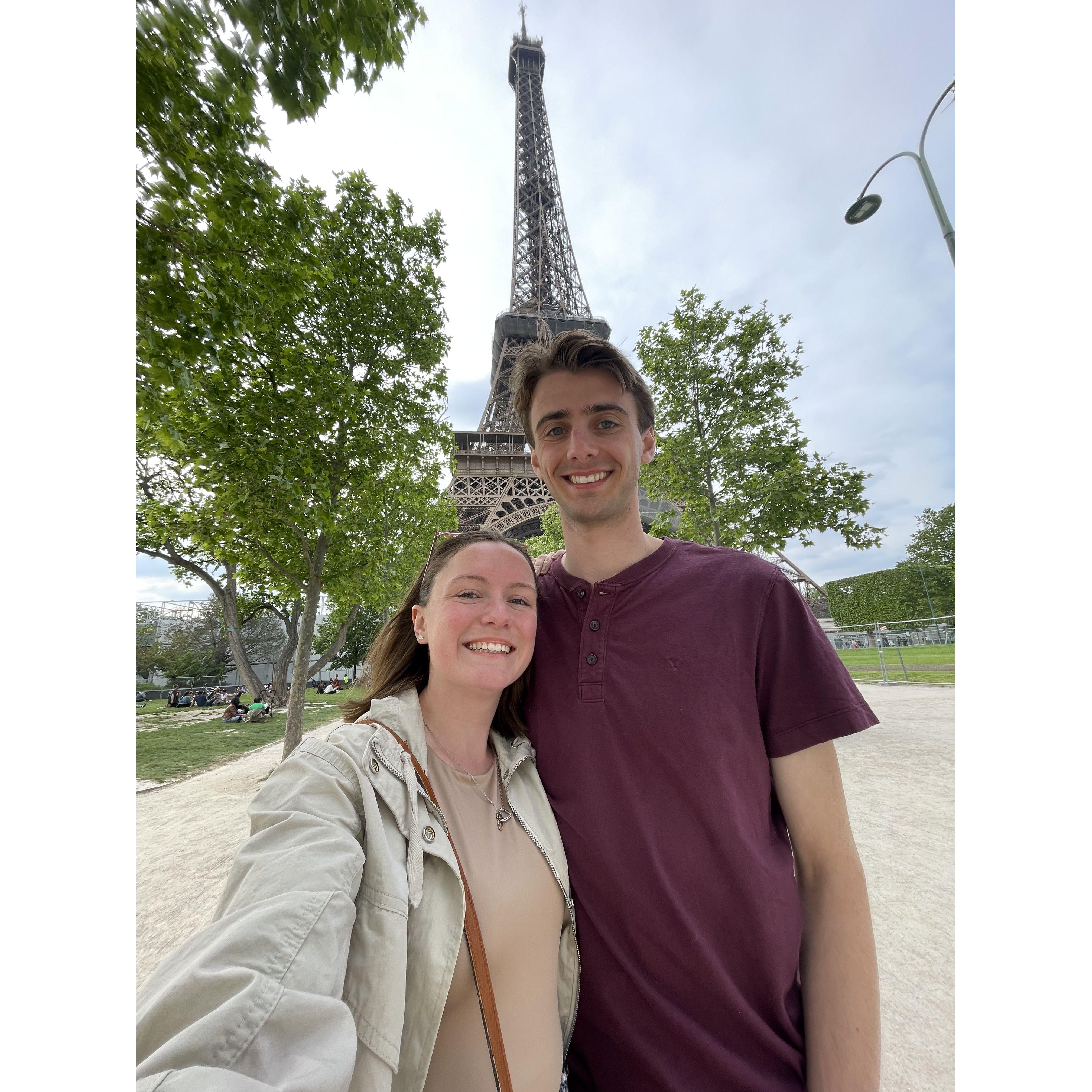 Peter visited Emma in Paris.