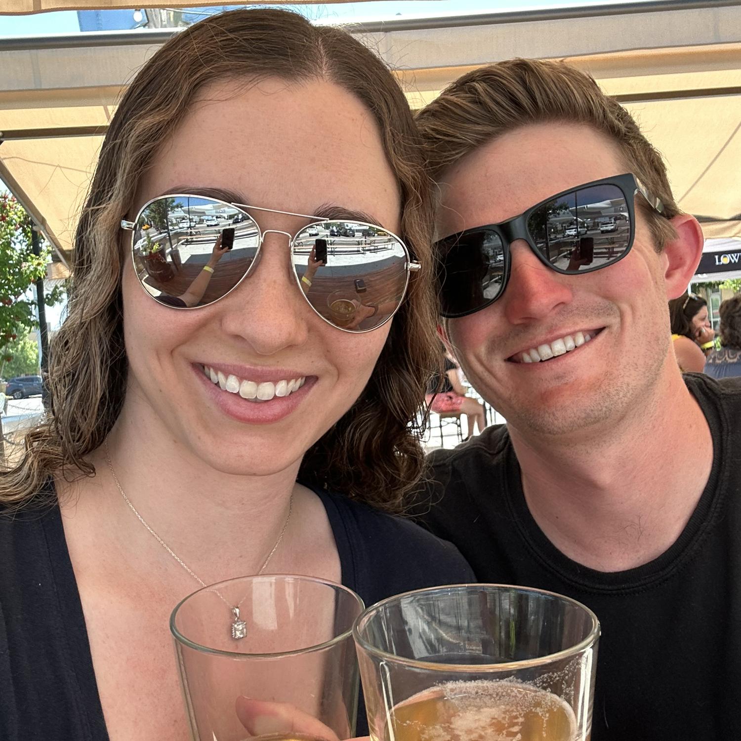 One of our favorite pastimes being going to breweries and distilleries!🍻