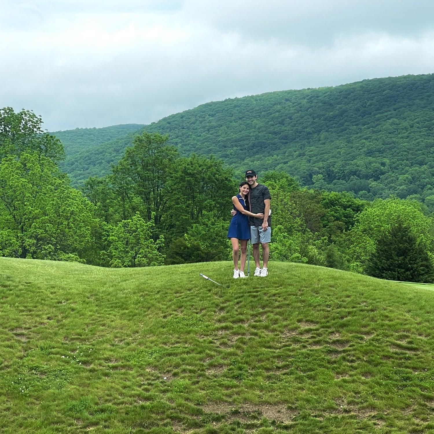 Matt teaching Brett how to play his favorite sport ⛳️