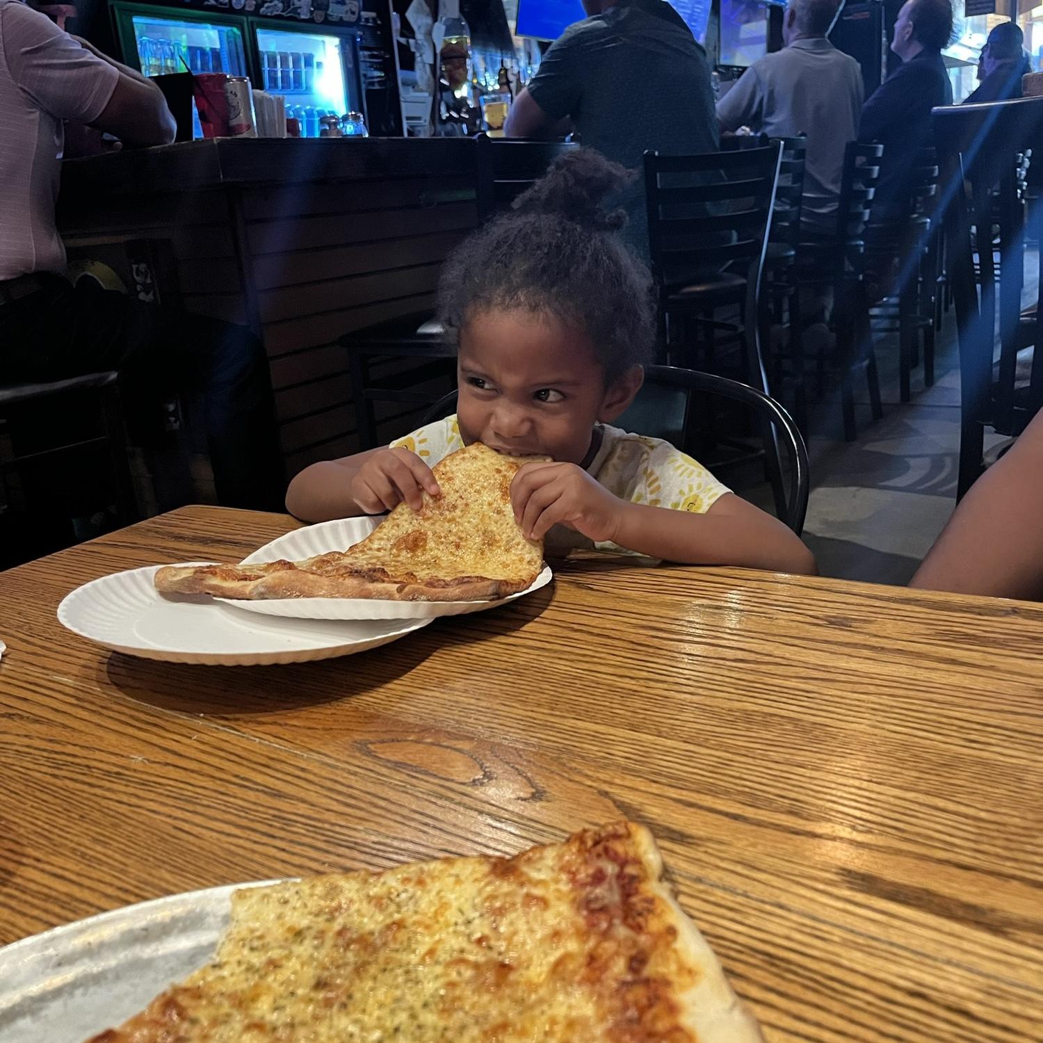 She gonna mess that NY SLICE up😂😂