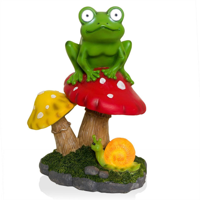 Alpine Corporation Polyresin Solar Frog Sitting on Mushroom Statue with LED Lighted Eyes Outdoor Animal Statue