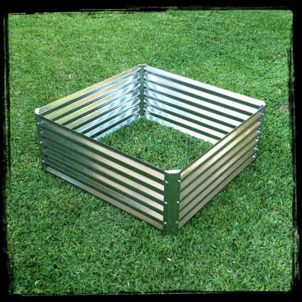 Cuadra Garden Bed