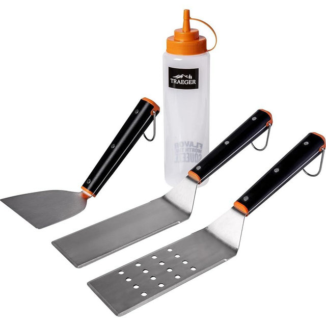 Traeger Grills Flat Top Grill Essentials Kit – 2 Spatulas, Scraper & Squeeze Bottle | Complete Griddle Tool Set for Smash Burgers, Frying & More