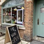 Hen's Deli