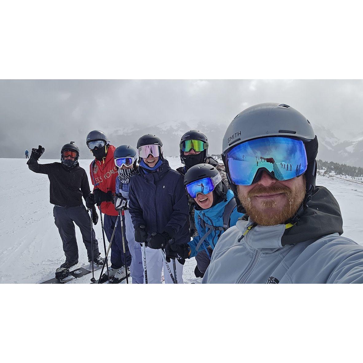 We love Skiing with friends!