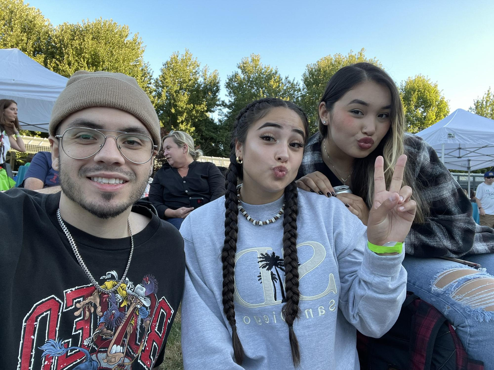 Me, Ari & her Sister Amaya at a Snohomish Festival🎟