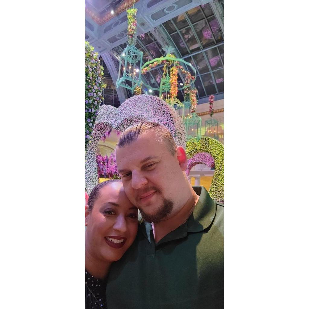Engagement Photos at Bellagio Flower Conservatory