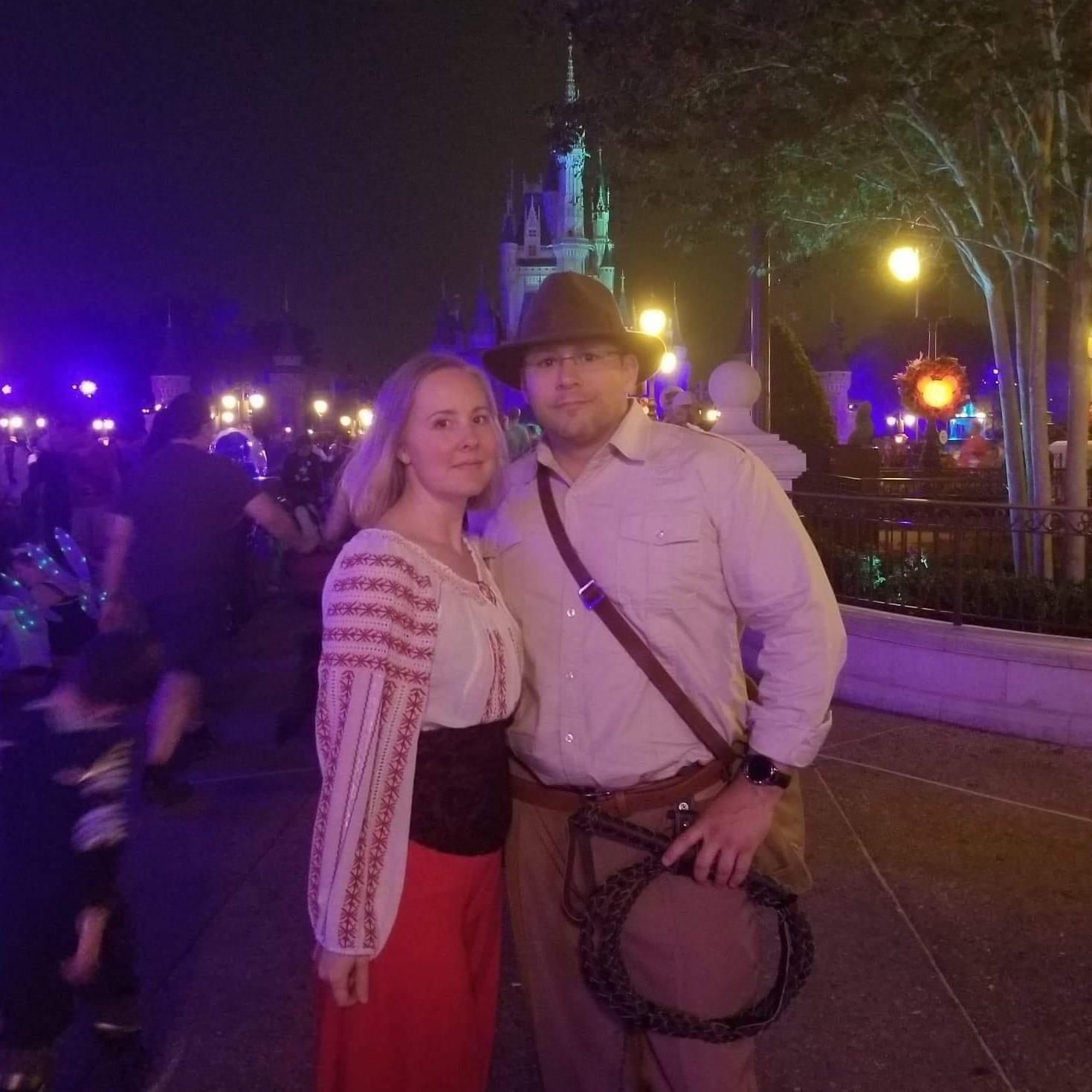 Of course we do couples costumes