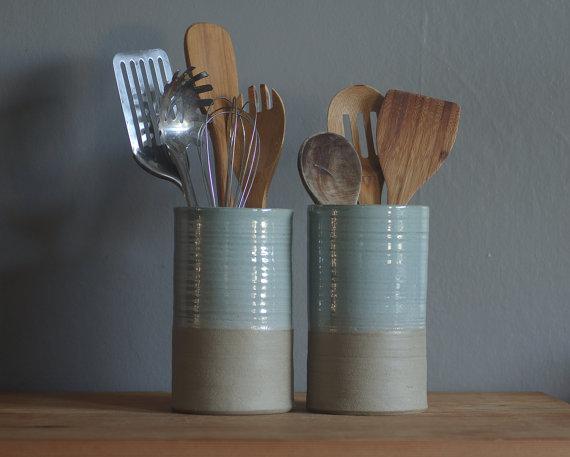 Medium utensil holder