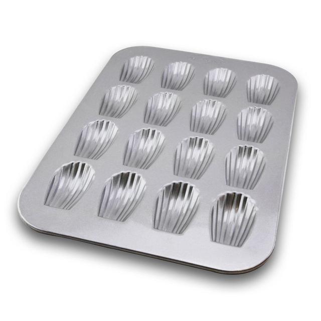 USA Pan 16-Cavity Madeleine Pan