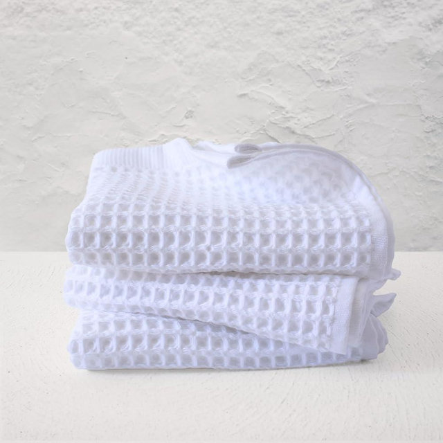 PÜSKÜL Organic Waffle Hand & Kitchen Towel 100% Turkish Cotton Set of 3 White - Premium Hotel Quality, Soft, Quick-Dry, Absorbent, Lint-Free Hand Towels 32X16 Inches (3, White)