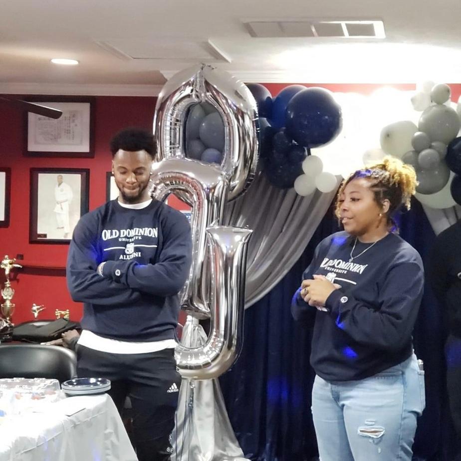 Taylor made lamar… and everyone else cry during her congratulations speech!! 💙🤍 ODU GRAD