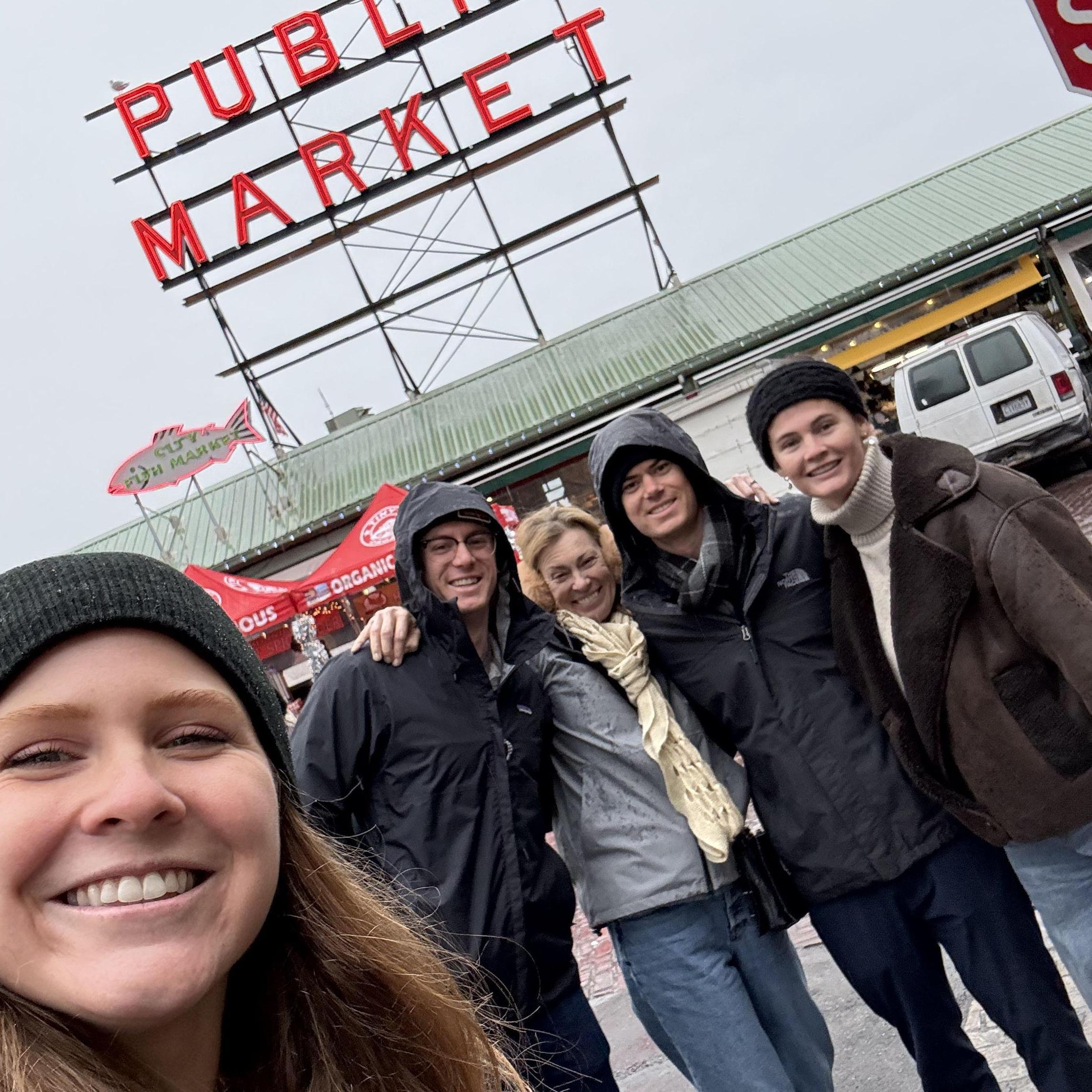 12/22/24 - Robert's family visits us in Seattle! Of course had to show them Pike Place Market.