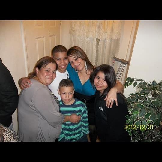 Imani & her brothers, mom & abuela❤️