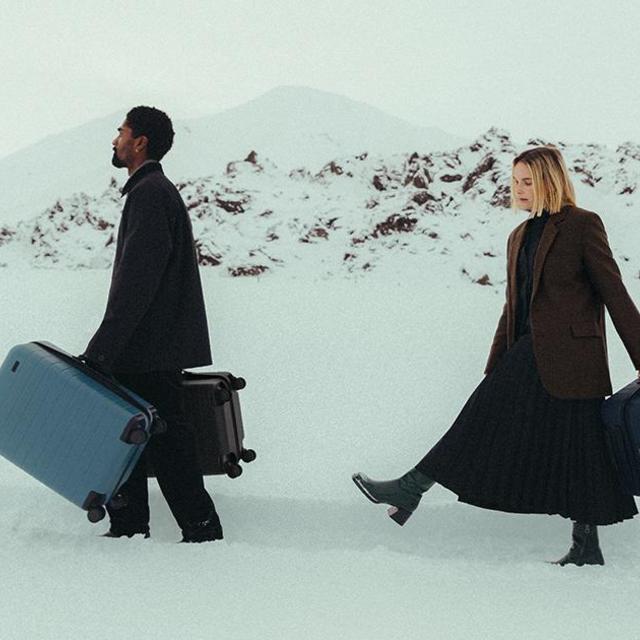 Away Medium Luggage Navy