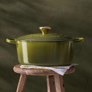 Signature Round 7.25-Qt. Enameled Cast Iron Dutch Oven (Olive) | Le Creuset