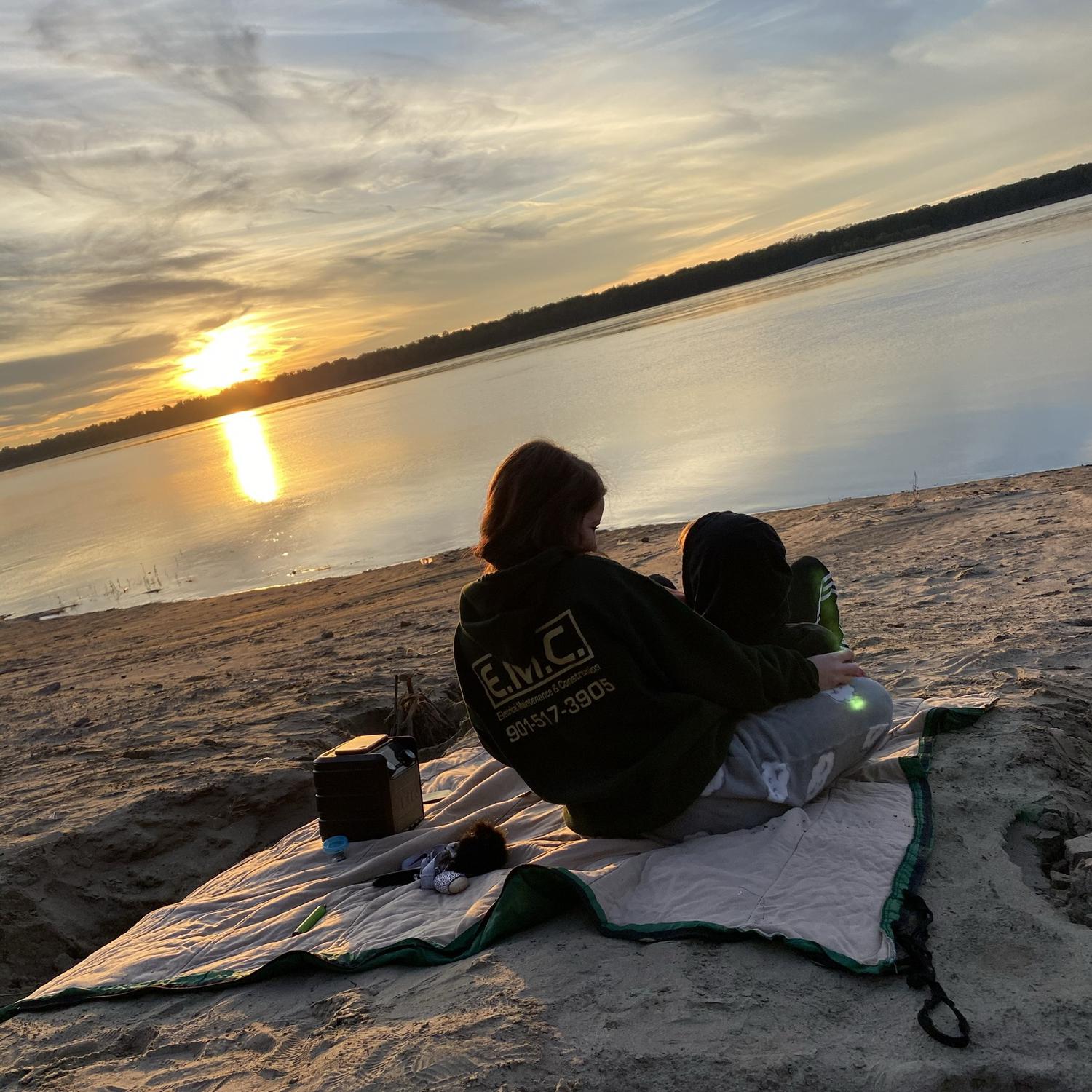 the routinely river dates <3
