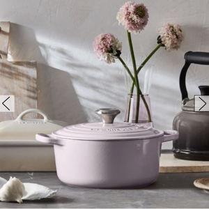 Signature Round Dutch Oven