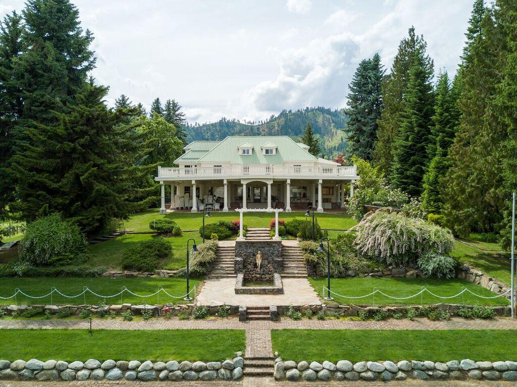 The Wedding Website of Kaitlyn Downs and Jakob Diccicco