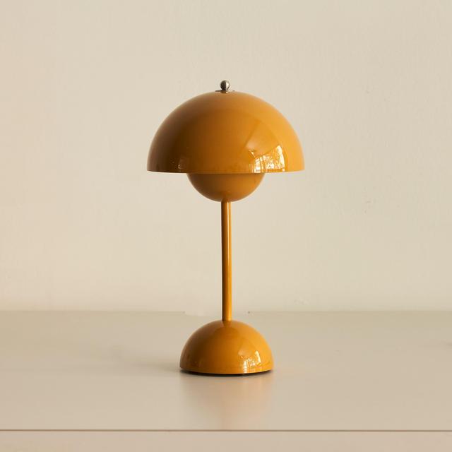 Flowerpot VP9 Table Lamp by Verner Panton